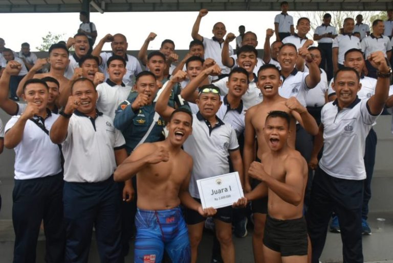 Lanal Bintan Juara Lomba Renang Estafet