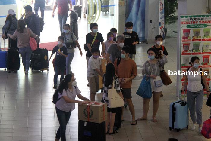 Jelang Imlek, Warga Singapura Padati Kota Batam
