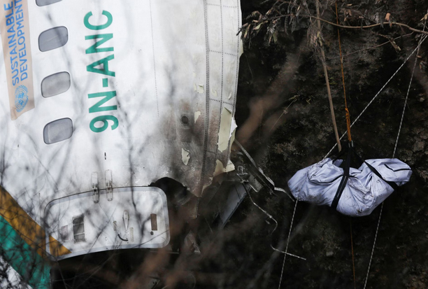Kotak Hitam Pesawat Yeti Airlines Ditemukan