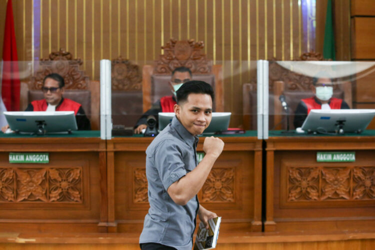 Bharada E Nangis Usai Dengar Dituntut 12 Tahun Penjara