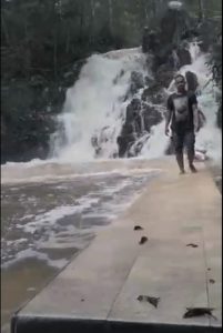 Hujan, Objek Wisata Air Terjun Meluap