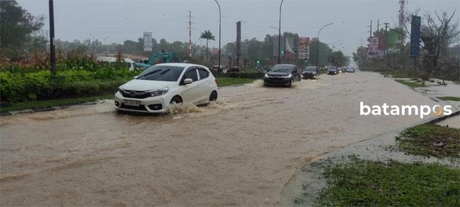 Hujan Deras, Berikut Daftar Ruas Jalan di Batam yang Terendam Banjir