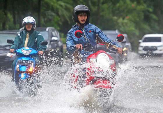 Berkendara Aman saat Hujan, Perhatikan Tujuh Hal ini