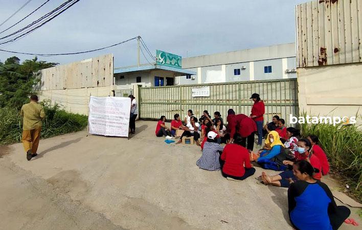Karyawan PT Yixin Teknologi Plastik masih Mogok, Tuntut Pemotongan Gaji