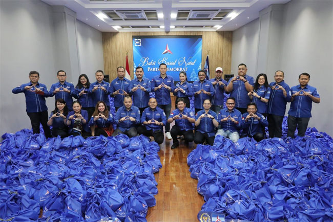 AHY Salurkan Ribuan Paket Sembako pada Bakti Sosial Perayaan Natal