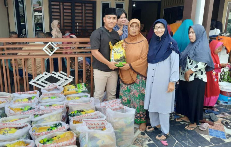 Pengusaha Muda Tanjungpinang Berbagi Sembako kepada 250 Janda Kurang Mampu
