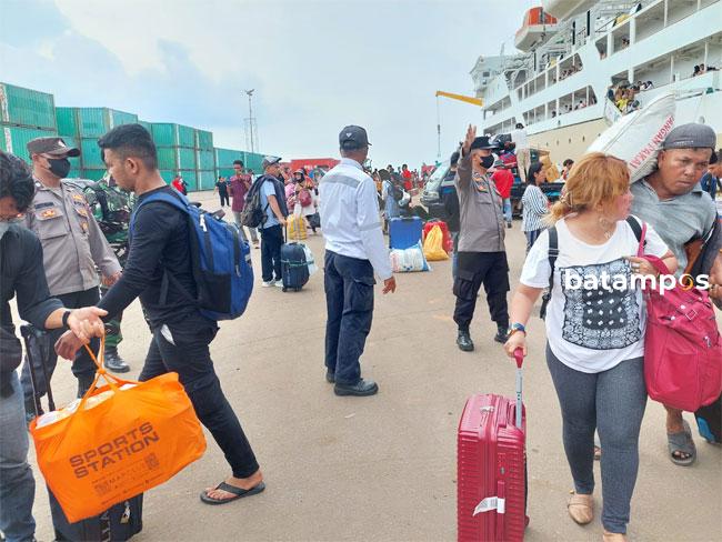 Ribuan Orang Masuk Batam Melalui Pelabuhan Batuampar