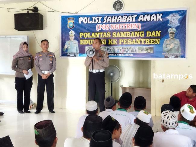 Ditlantas Polda Kepri Edukasi Tertib Lalu Lintas di Pondok Pesantren