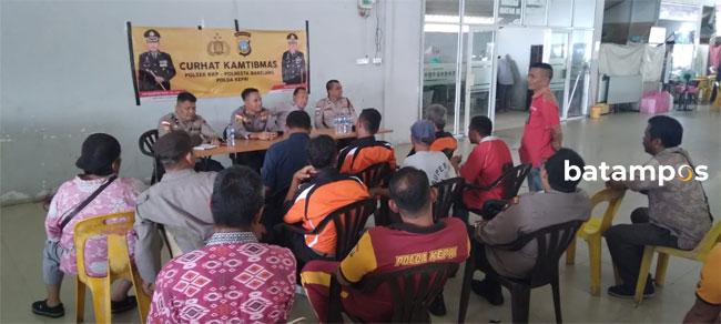 Pengemudi Taksi Pelabuhan Sekupang Curhat Terkait Taksi dan Ojek Online