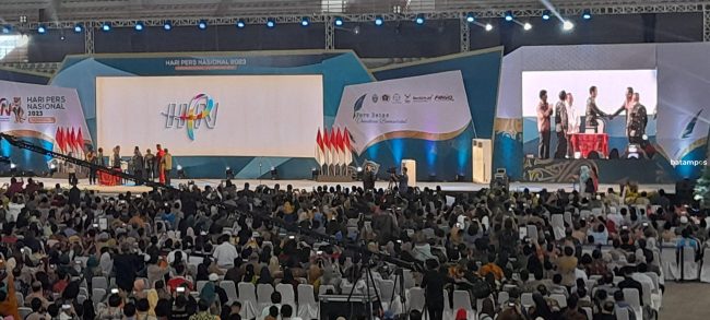 Puncak HPN 2023, Presiden Joko Widodo Ketik Kata HPN di Mesin Tik Tua 