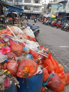 Setiap Bulan Setor Rp 6 Juta, Tapi Sampah Pasar Mutiara Tanjungbatu Sering Menumpuk