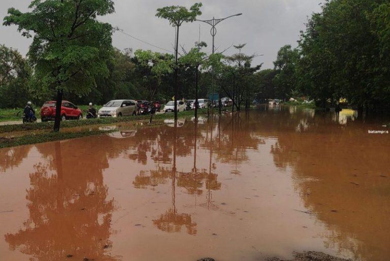 Jalan Ahmad Yani Terendam Banjir