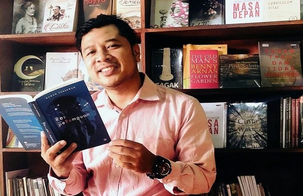 Dekat, tetapi Jauh Sekali
