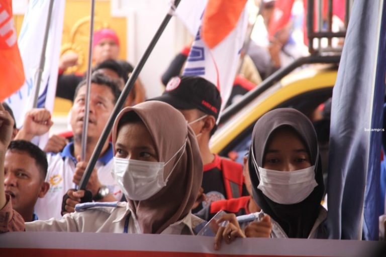 Buruh Batam Unjuk Rasa di Kantor DPRD, Ini 6 Tuntutannya