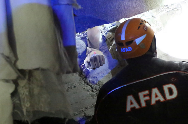 Negeri Dilanda Gempa, Turki Serukan Bantuan Internasional dan Donor Darah