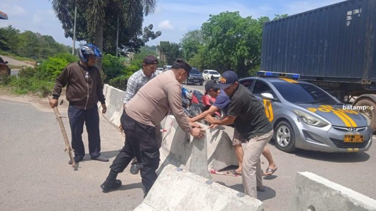 Penyebab Kemacetan, Polsek Sekupang Tutup U-Turn di Tiban Lama