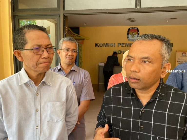 Amsakar Sambangi KPU Batam,  Proses PAW Azhari Secepatnya