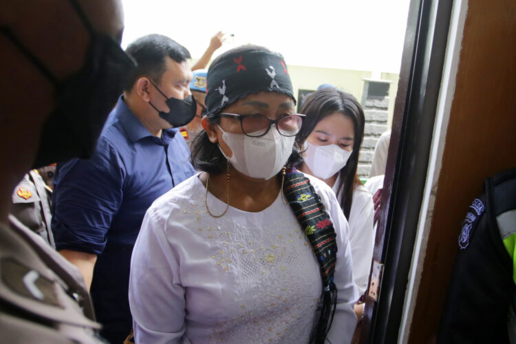 Ibu Yosua Minta Putri Candrawathi Divonis 20 Tahun Penjara