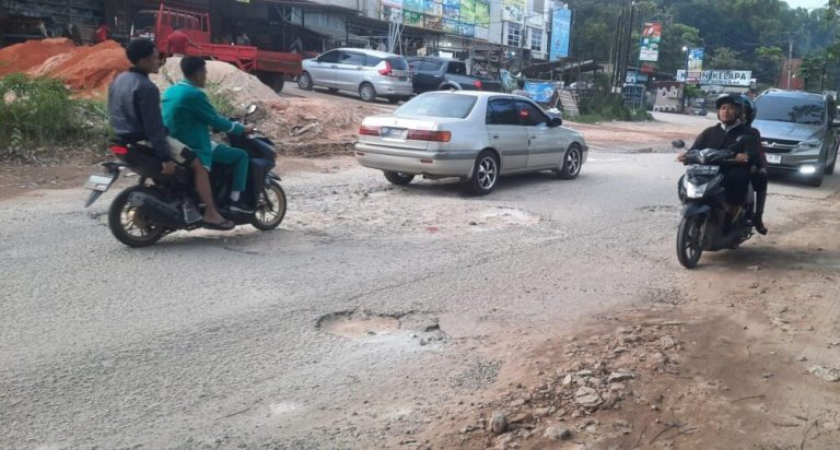 Jalan Rusak di Batam Mulai Diperbaiki