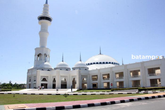 Mengunjungi Masjid Sultan Mahmud Riayat Syah, Bisa Melihat Singapura dari Menaranya