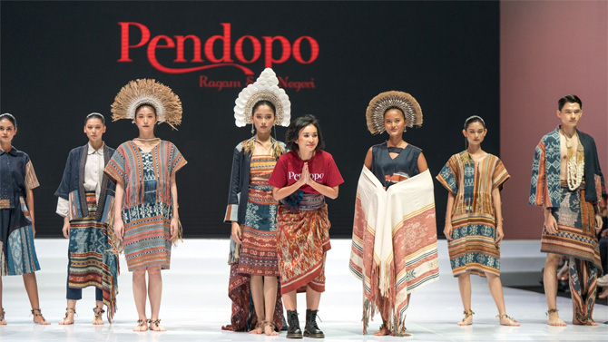 Pendopo Luncurkan Kreasi Kombinasi Tenun Ikat Sikka, Ramaikan Indonesia Fashion Week 2023