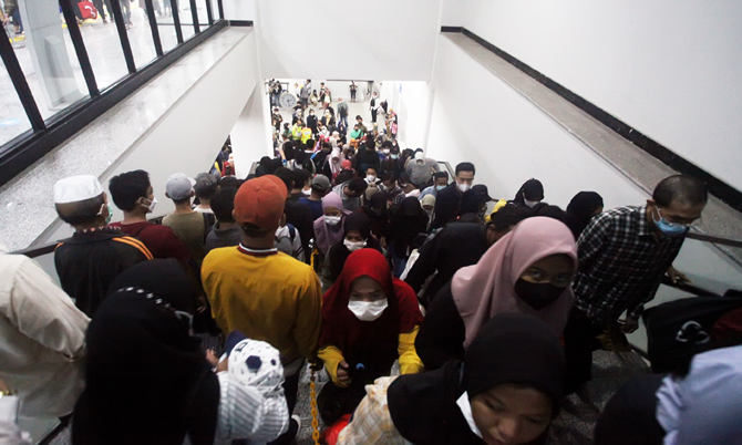 Kemenhub Bangun Tangga Tambahan di Ujung Utara Peron Stasiun Manggarai