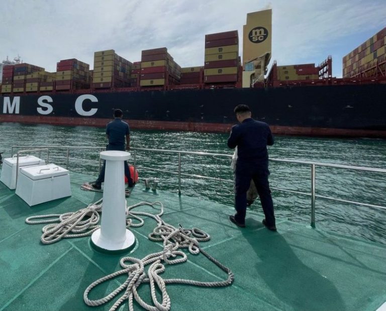 Cuaca Buruk, 2 Kapal Tanker Kandas dan Tabrak Karang