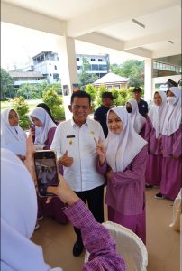 Kunjungi SMA Kartini Batam, Gubkepri Berpesan kepada Siswa/Siswi untuk Belajar Sungguh-Sungguh