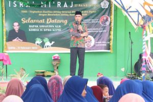 Hadiri Isra Miraj di MI Baitul Amar, Sirajudin Nur Ingatkan Pentingnya Pendidikan