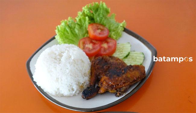 Sedapnya Ayam Bakar Dendang Melayu, Bumbu Diolah Selama 15 Jam