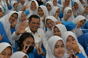 Berkunjung ke SMK Ibnu Sina Batam, Ini Pesan Gubernur Ansar untuk Para Siswa