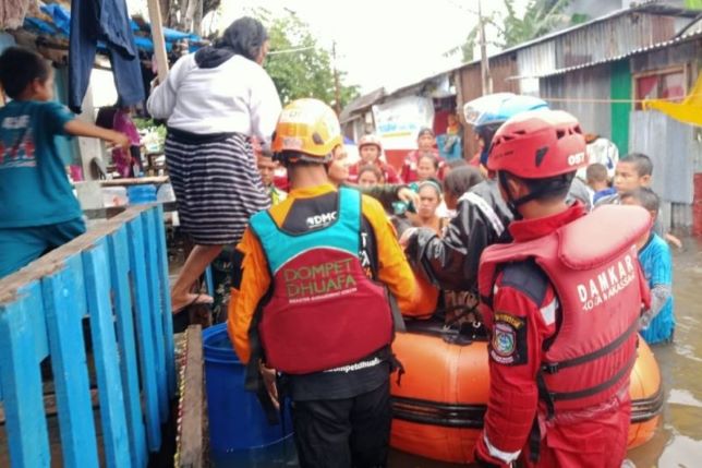 Seorang Ibu Meninggal Akibat Banjir di Makassar