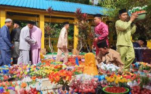 Tradisi Kenduri Merohom Diikuti Ratusan Masyarakat di Kompleks Makam Bukit Batu