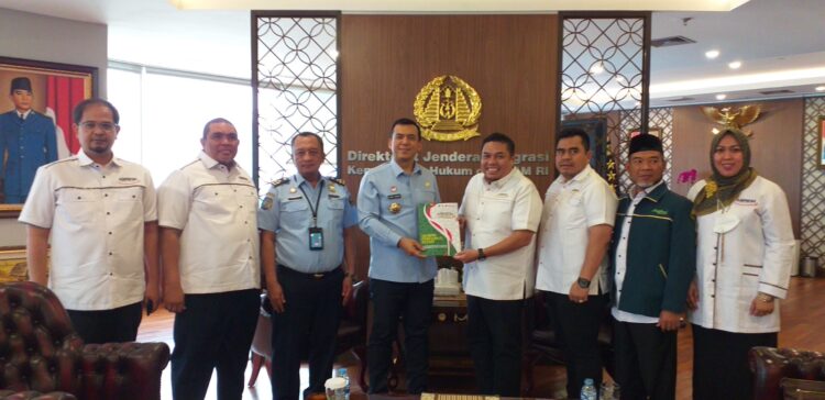 Urus Paspor untuk Umrah Tak Lagi Harus Lampirkan Rekomendasi Kemenag