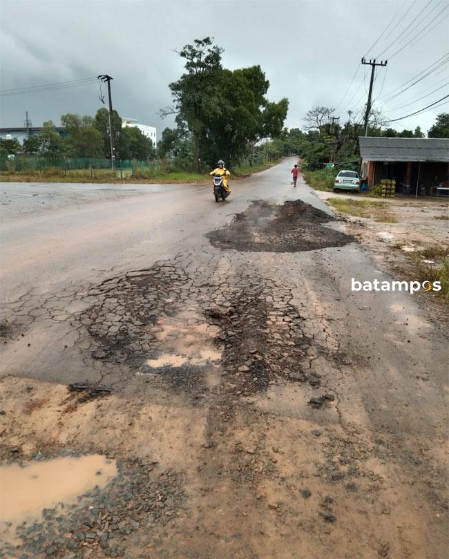 Pak Wali Kota, Jalan Kampung Seibinti Tanjunguncang Rusak Parah