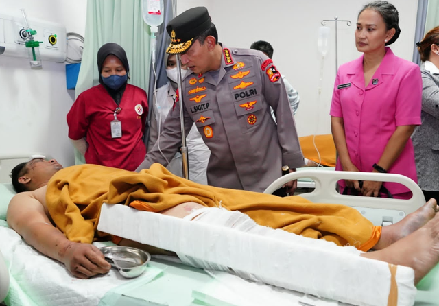 Kapolri Beri Semangat Kapolda Jambi dan Rombongan usai Dievakuasi