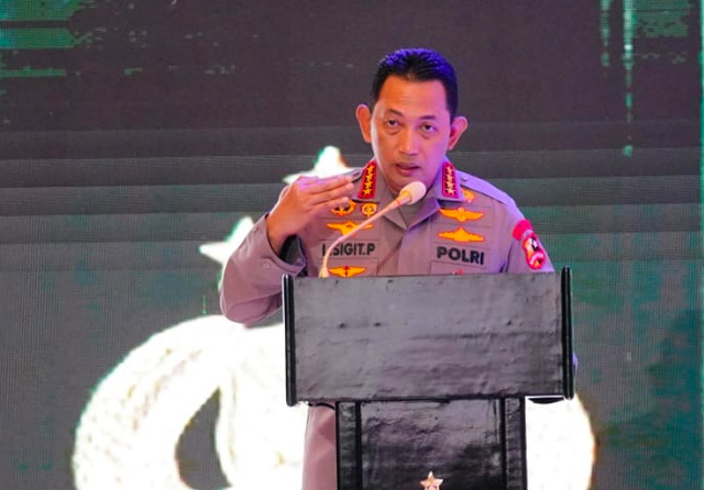 Kapolri Pastikan Total Kawal Kebijakan Pemerintah