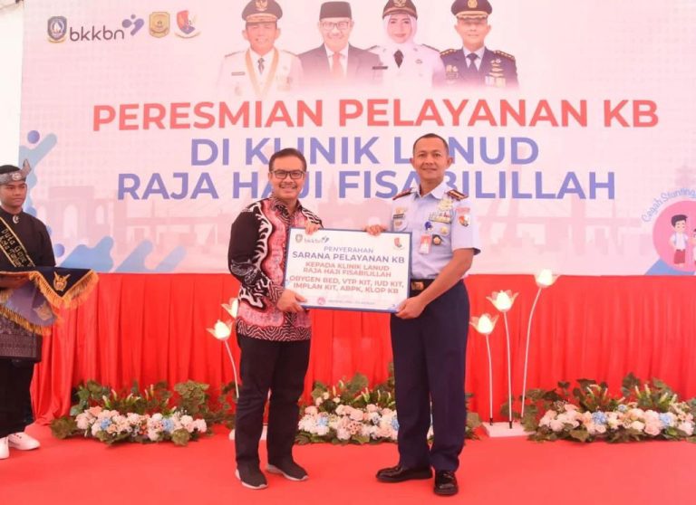 Kepala BKKBN RI Meresmikan Klinik Keluarga Berencana Lanud Raja Haji Fisabilillah