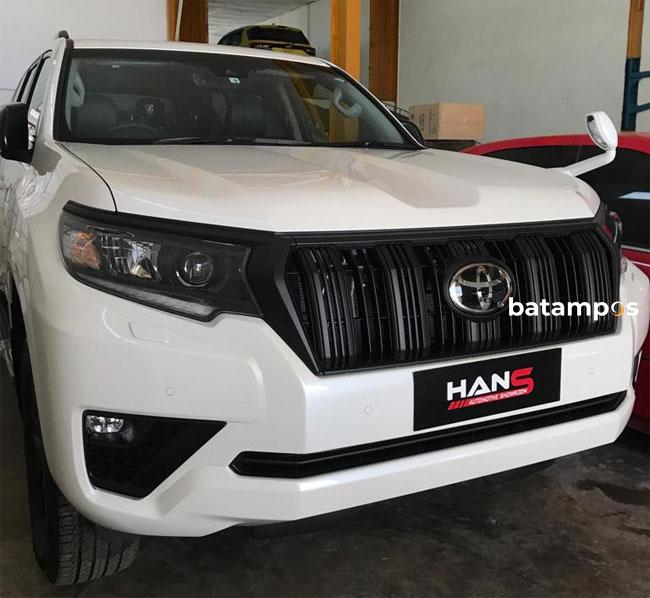 Melihat Toyota Land Cruiser Prado seri Matt Black
