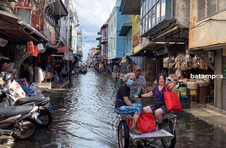 Banjir Rob Genangi Kawasan Pelantar II