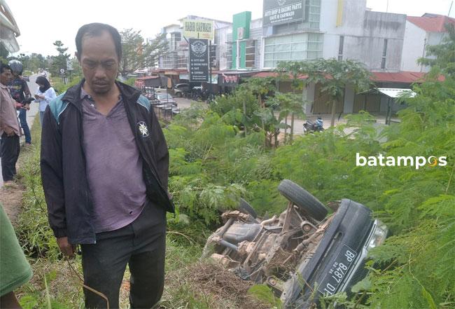 Mobil Pick Up Terjun Bebas ke Parit di Jalan Ndang Merdu, Batubesar