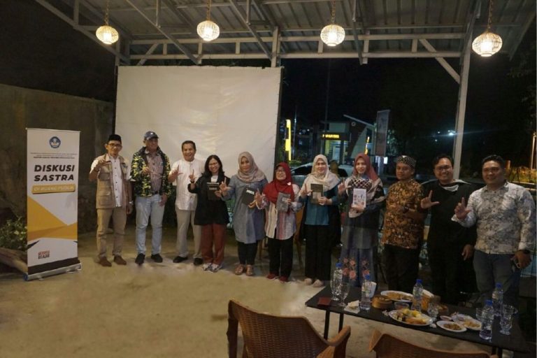 Kantor Bahasa Provinsi Kepri Selenggarakan Acara Diskusi Sastra di Ruang Publik