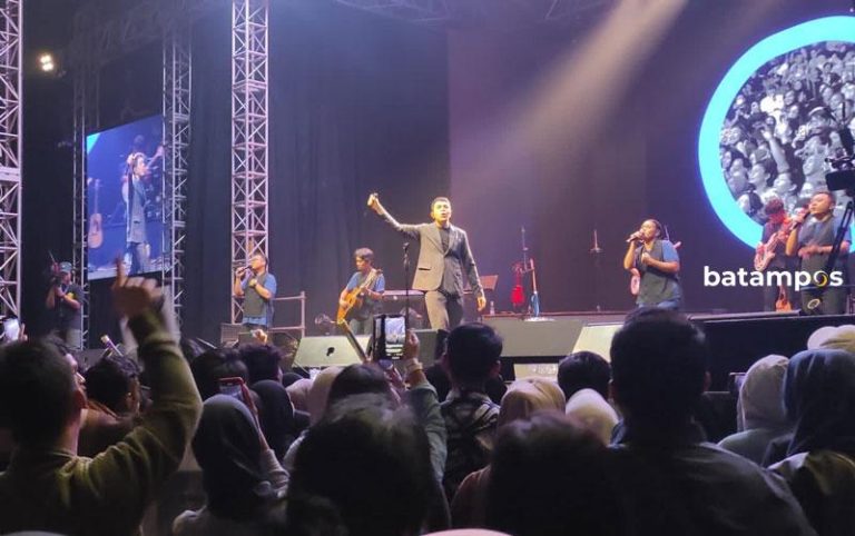 Konser Perdana pasca Covid, Tulus Berbagi Energi Positif di Batam