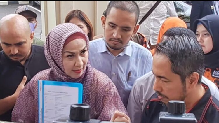Hotman Paris Training Lima Menit Venna Melinda, Eh… Langsung Bisa Debat