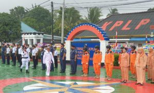 Hujan, Pegawai Tetap Semangat Jalani Upacara Hari Jadi KPLP dan Pangkalan PLP Tanjunguban