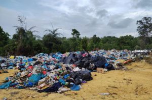 Masyarakat Pertanyakan Sampah Dibuang di Lokasi Diduga Kawasan Hutan di Kampung Bugis, Tanjunguban
