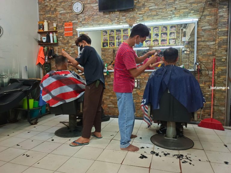 WANDI, Pemilik Barber Shop Three Brother