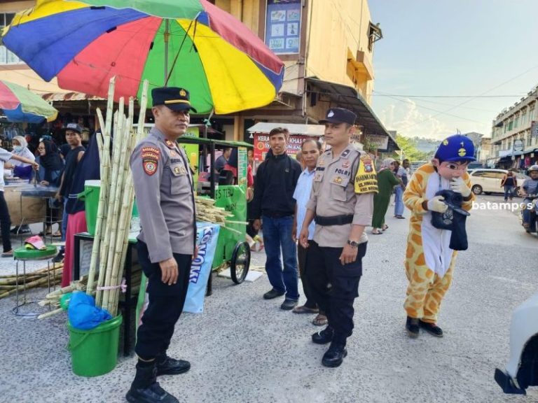 Polsek Sekupang Siagakan Pengamanan di Pasar Tumpah