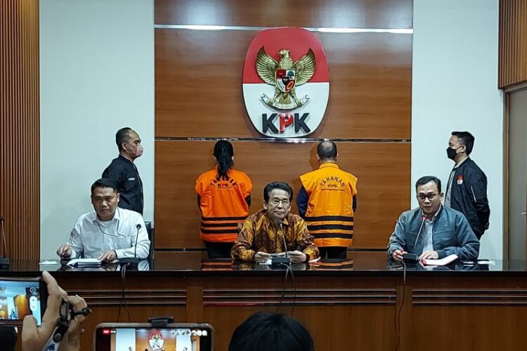 KPK Resmi Tahan Anggota DPR dan Bupati Kapuas Terkait Kasus Suap