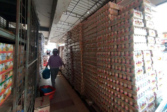 BPOM Batam Awasi Peredaran Minuman Kaleng Kadaluwarsa Jelang Lebaran
